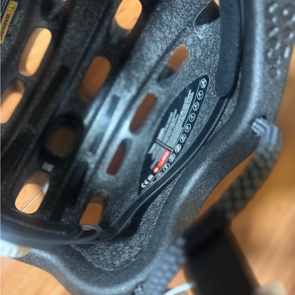 NWT Woom Ready Kids' Helmet - Medium Black and White - Picture 9 of 11